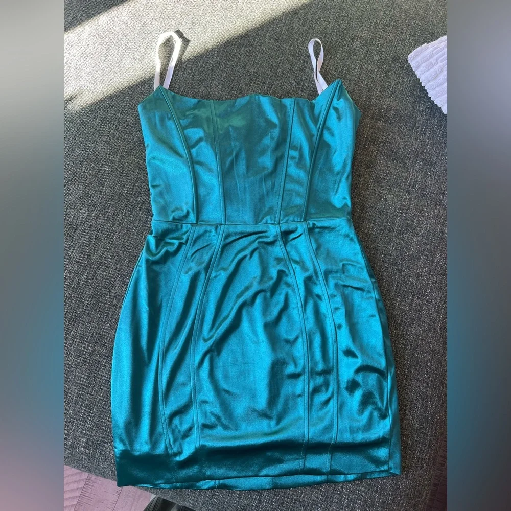 Superdown medium strapless. Never worn. - Picture 4 of 4